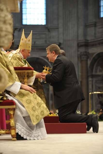 2. Papa Benedicto XVII y Ricardo 10